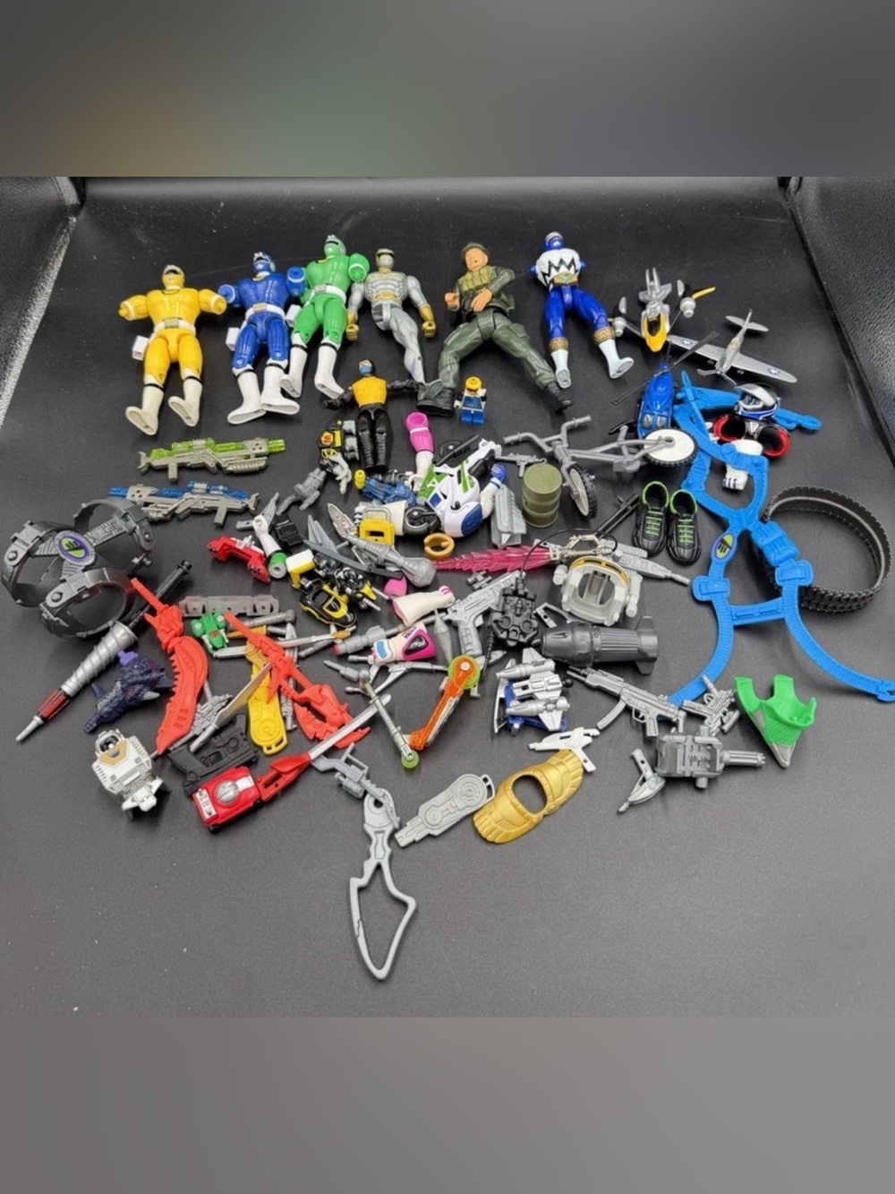 Mixed lot of Vintage 1990s
Action Figures (Power Rangers) & Assorted
Accessories